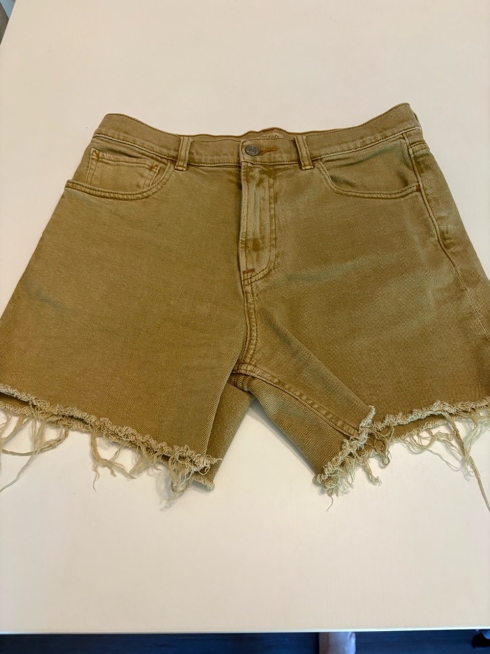 Faherty Sunwadhed ruff hem denim 4.5” shorts size 27